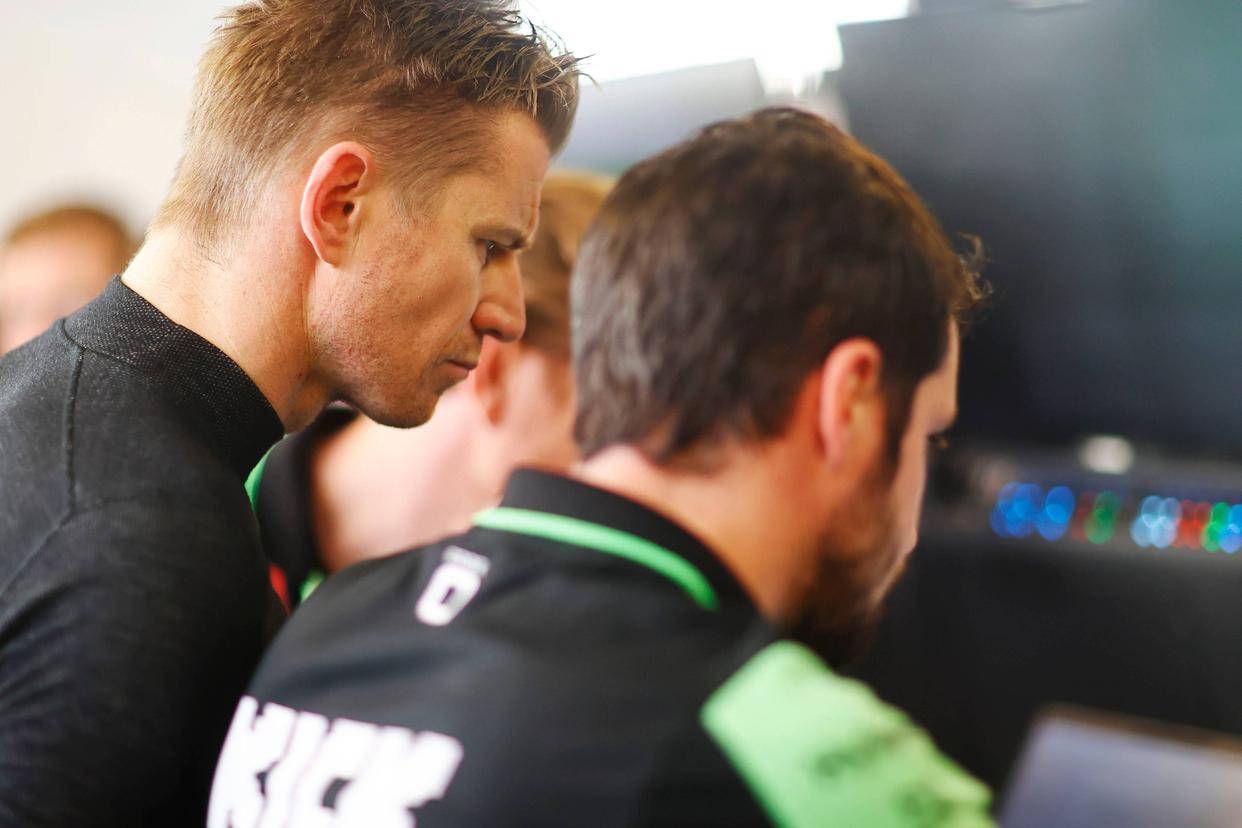 索伯车队逆转哈斯车队，勒克莱尔带队取胜