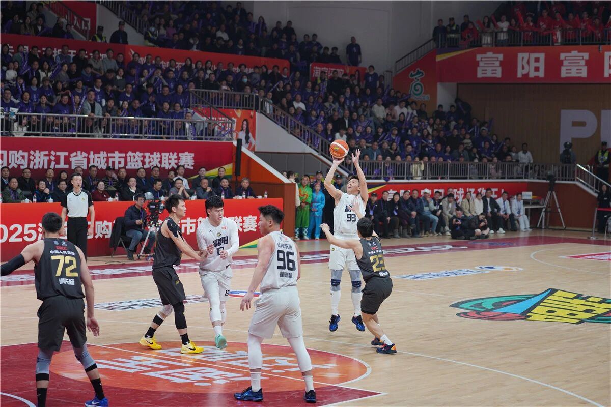 开云官网-浙江队横扫山西队，布克点燃赛场